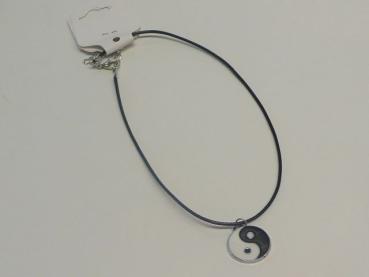 Anhänger Yin Yang an schwarzem Stoffband