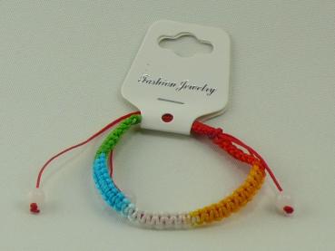 Armband geflochten mit roten Fäden