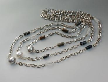 Kette, mittellang, 3-Strang mit Perlen, silberfarben