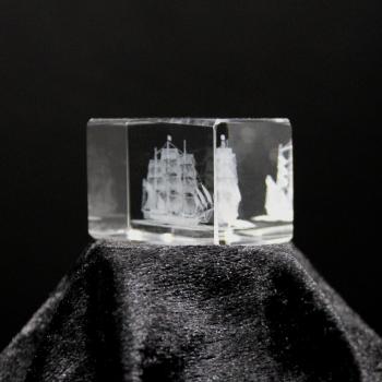 Kristall-Quaderblock 44 x 30 x 30, Motiv Segelschiff
