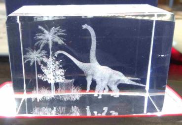 Kristall-Quaderblock 80 x 50 x 50, Motiv 2 Brachiosaurus