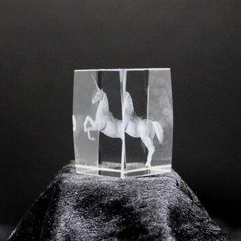 Kristall-Quaderblock Motiv Einhorn
