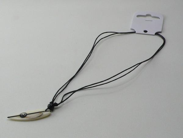 Kette Surfbrett Yin Yang, mit Stoffband verstellbar, weiß