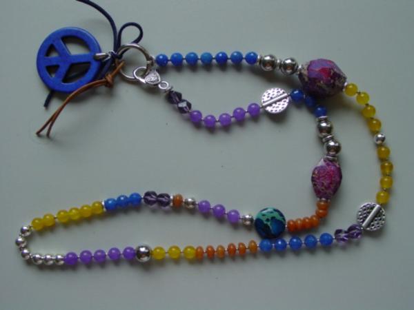 Kette mittel mit Anhänger Peace, lila braun