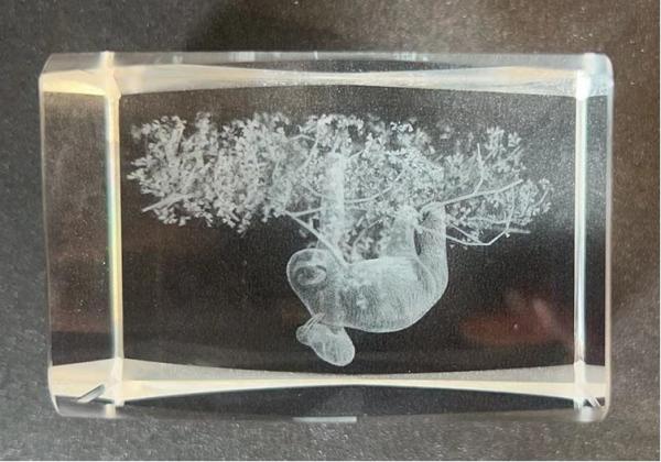 Crystal cuboid block, motif Sloth