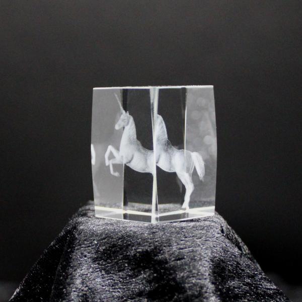 Kristall-Quaderblock Motiv Einhorn
