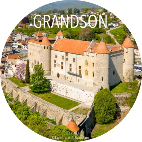 Strong, colorful, round glass magnets, motif Grandson Castle
